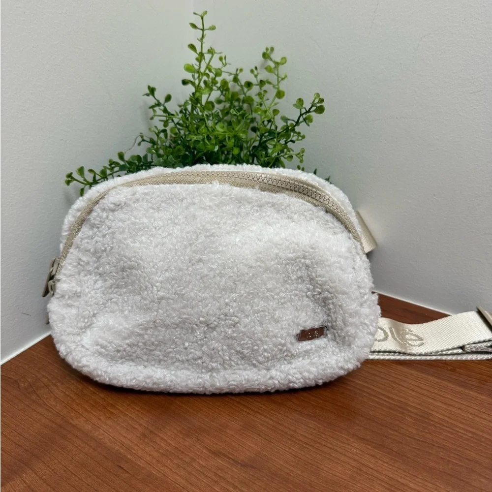 LOLE FLEECE CROSSBODY BELT BAG color Ivory NWOT GREAT GIFT IDEA